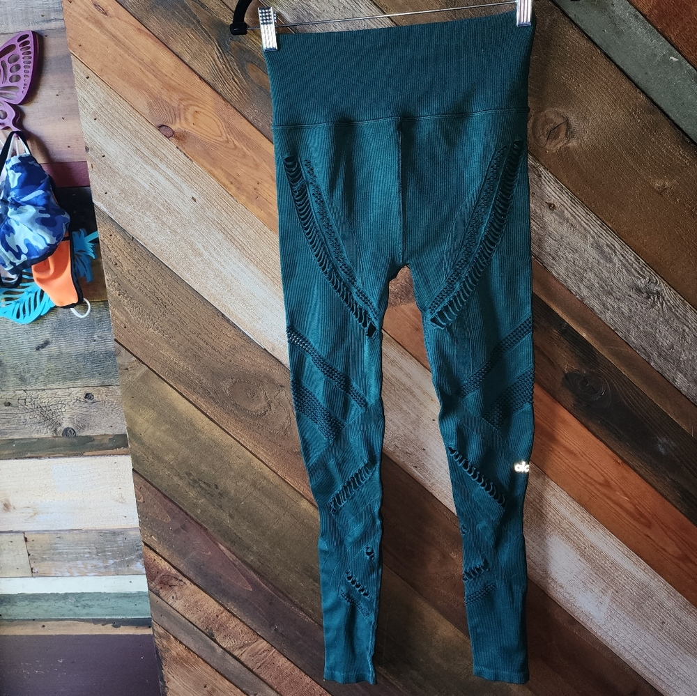 Alo Yoga seamless high waist mesh leggings in dark green/teal. Size Medium.
